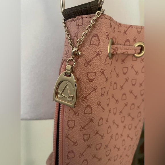 Pink leather drawstring bucket bag with gold hardware by WHY HarnessGlobal - Picture 3 of 8